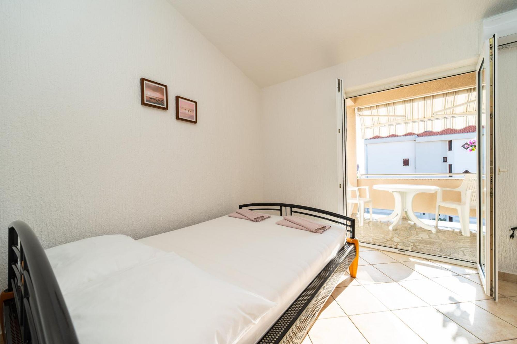 Apartments Cvetka Novalja Eksteriør bilde